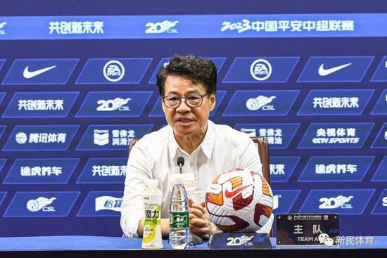 嗯啊跟校草在教室里做h视频