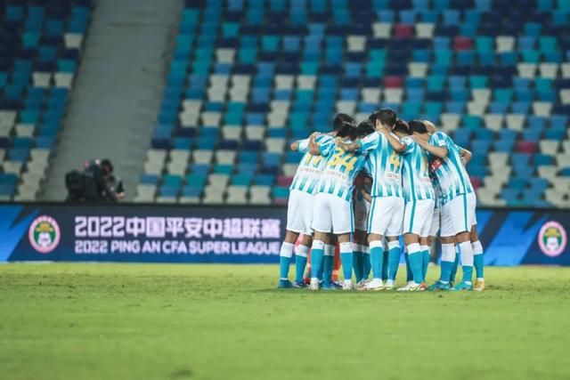 女孩和课外老师的关系
