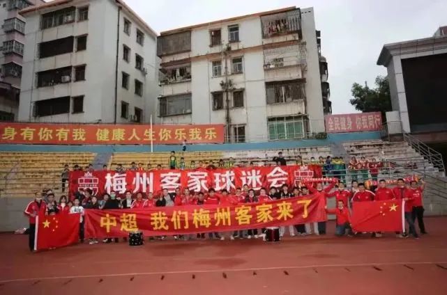 黛玉脱了内裤打开腿让人桶h